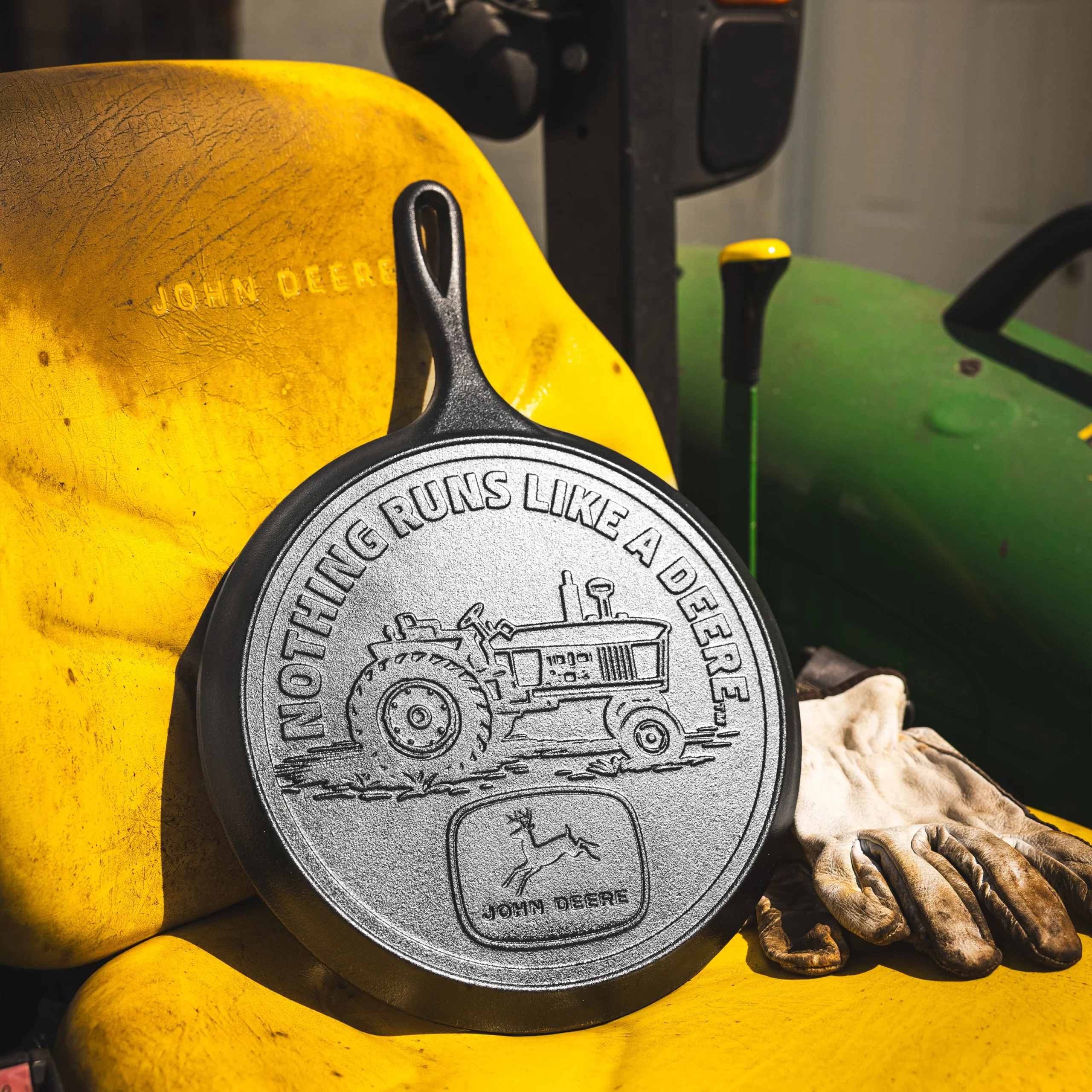10.5 Inch Seasoned Cast Iron Griddle, John Deere Tractor - Image 4