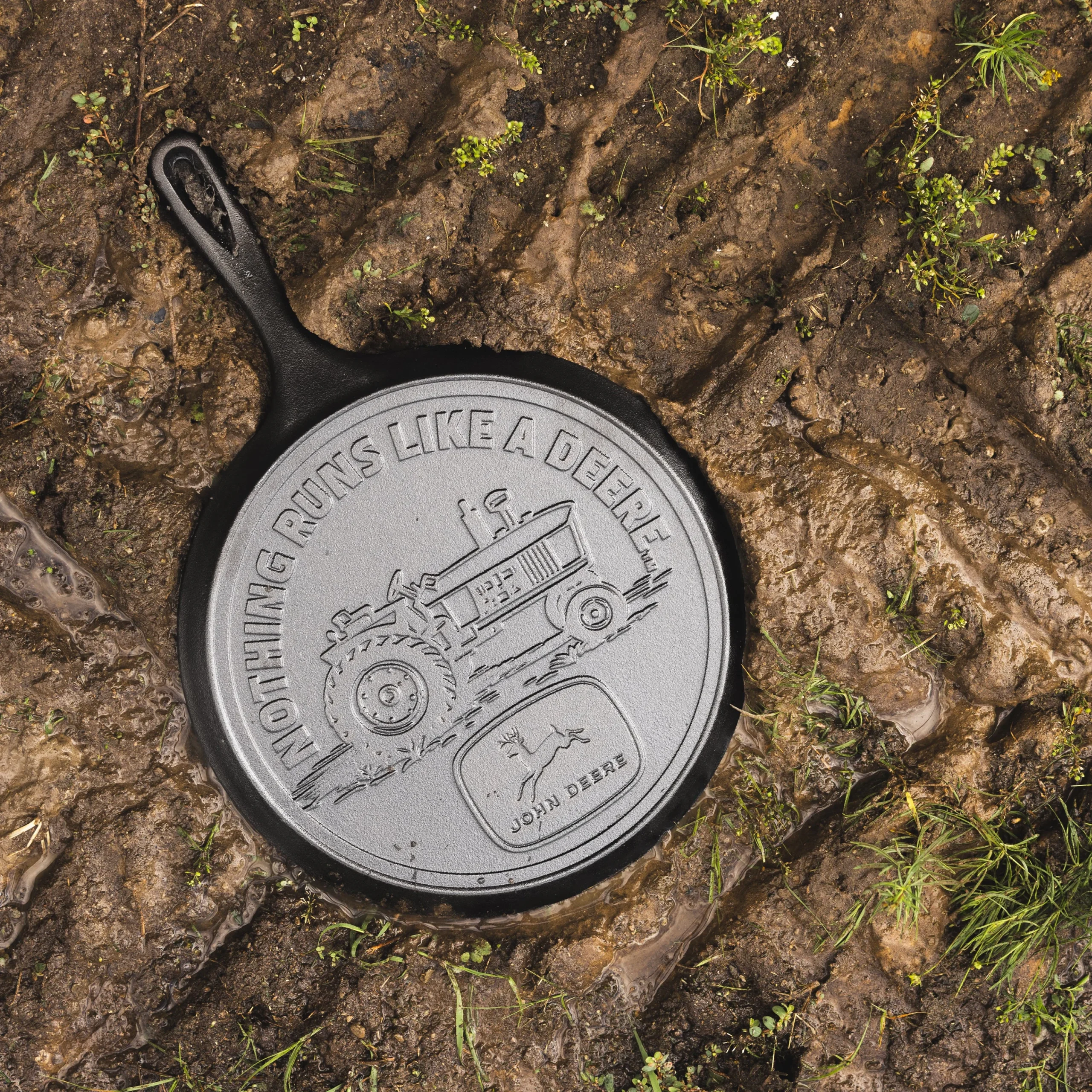 10.5 Inch Seasoned Cast Iron Griddle, John Deere Tractor - Image 3